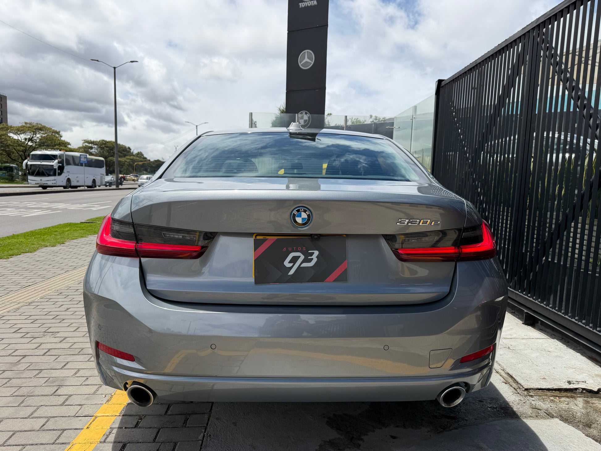 BMW 330e Modelo 2023 - Autos 93