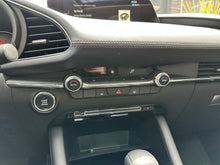 Cargar imagen en el visor de la galería, Mazda 3 Grand Touring Híbrido Modelo 2023
