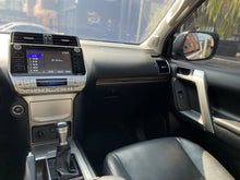 Cargar imagen en el visor de la galería, Toyota Land Cruiser Prado VX Modelo 2019
