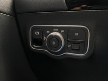 Cargar imagen en el visor de la galería, Mercedes-Benz GLA 200 Modelo 2022
