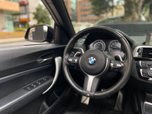 Cargar imagen en el visor de la galería, BMW M240I Cabriolet Modelo 2021
