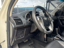 Cargar imagen en el visor de la galería, Toyota Prado TXL Modelo 2014
