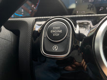 Cargar imagen en el visor de la galería, Mercedes-Benz A200 Hatchback Modelo 2020
