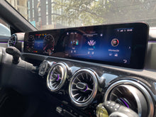 Cargar imagen en el visor de la galería, Mercedes-Benz CLA 200 Modelo 2024
