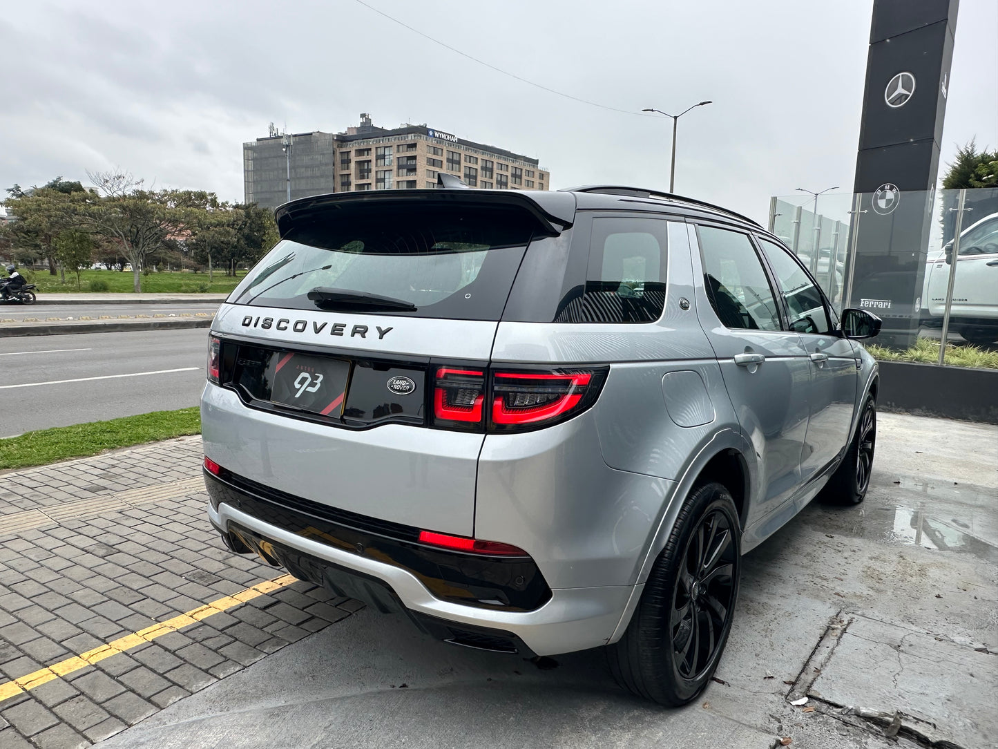 LAND ROVER DISCOVERY SPORT R-DYNAMIC HÍBRIDA (2023)