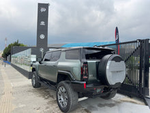 Cargar imagen en el visor de la galería, GMC Hummer EV Modelo 2024
