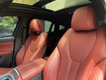 Cargar imagen en el visor de la galería, BMW X6 M50I Blindada Modelo 2023
