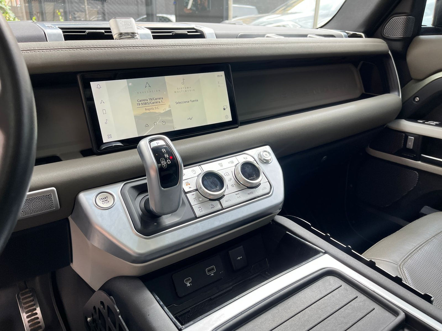 Land Rover Defender First Edition Modelo 2021