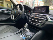 Cargar imagen en el visor de la galería, BMW 520I Modelo 2019
