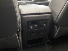 Cargar imagen en el visor de la galería, Chevrolet Traverse RS Modelo 2023
