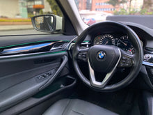 Cargar imagen en el visor de la galería, BMW 520I Modelo 2019
