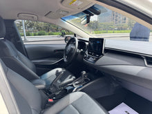 Cargar imagen en el visor de la galería, Toyota Corolla XEI Híbrido Modelo 2023
