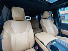Cargar imagen en el visor de la galería, Lexus LX700H Modelo 2025
