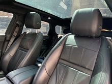 Cargar imagen en el visor de la galería, Land Rover Range Rover Evoque P250S Modelo 2020
