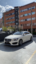 Cargar imagen en el visor de la galería, Mercedes-Benz AMG CLA 45 4MATIC Modelo 2017
