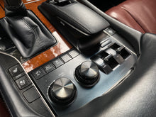 Cargar imagen en el visor de la galería, Lexus LX 570 Blindada Modelo 2017
