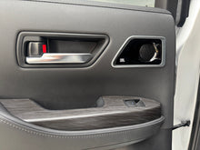 Cargar imagen en el visor de la galería, Toyota Land cruiser 300 ZX Modelo 2023
