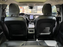 Cargar imagen en el visor de la galería, Volvo XC60 B5 Híbrida Modelo 2022
