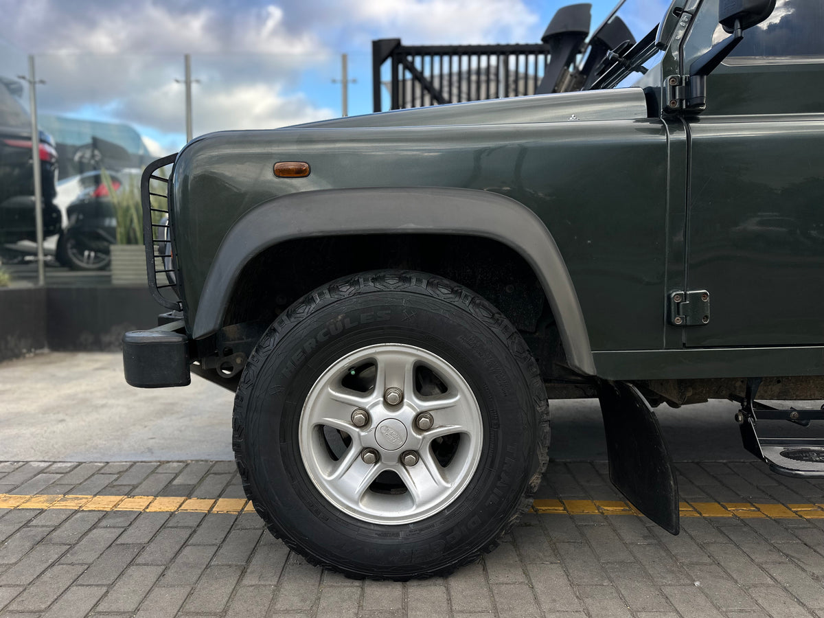 Land Rover Defender HCPU Modelo 2008