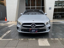 Cargar imagen en el visor de la galería, Mercedes-Benz A200 HatchBack Modelo 2019
