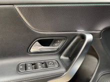 Cargar imagen en el visor de la galería, Mercedes-Benz A200 Hatchback Modelo 2022
