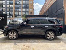 Cargar imagen en el visor de la galería, Toyota Sequoia Capstone Hibrida Blindada Modelo 2024
