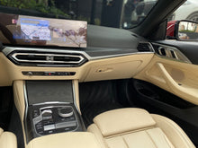 Cargar imagen en el visor de la galería, BMW 420I Cabriolet Modelo 2024
