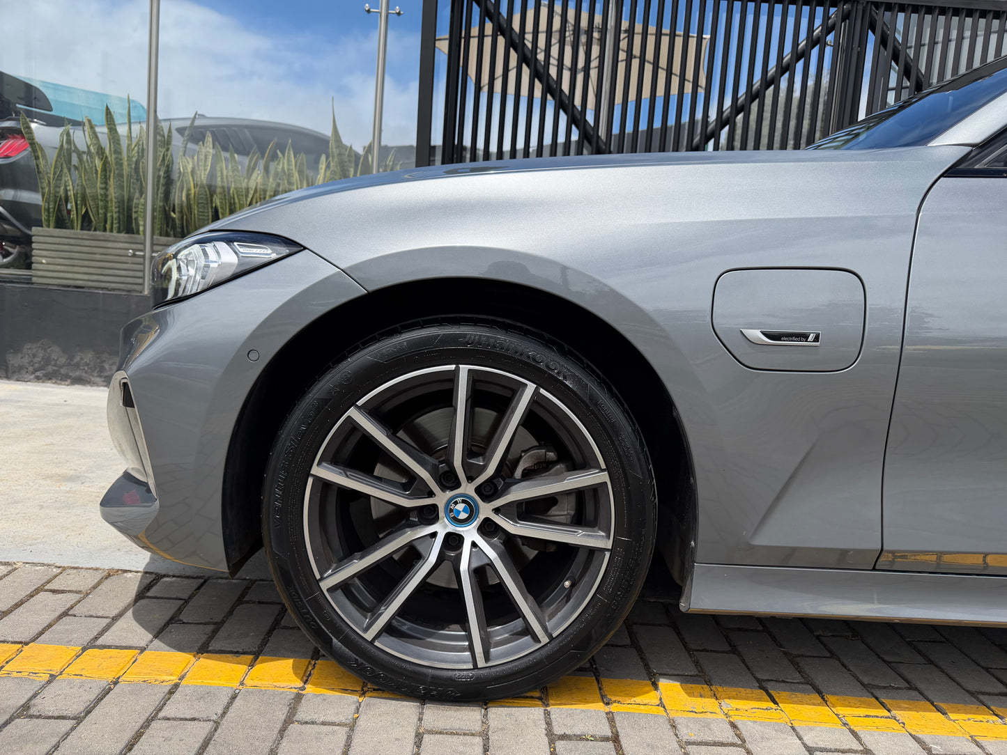 BMW 330e Modelo 2023 - Autos 93