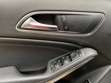 Cargar imagen en el visor de la galería, Mercedes-Benz GLA 200 Modelo 2018
