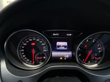 Cargar imagen en el visor de la galería, Mercedes-Benz CLA 180 Modelo 2019
