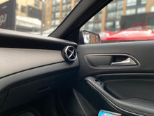 Cargar imagen en el visor de la galería, Mercedes-Benz GLA 200 Modelo 2018
