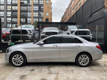 Cargar imagen en el visor de la galería, Mercedes-Benz C200 Modelo 2021
