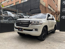 Cargar imagen en el visor de la galería, Toyota Land Cruiser 200 VX Blindada Modelo 2020

