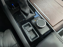 Cargar imagen en el visor de la galería, Toyota Sequoia Capstone Hibrida Modelo 2025
