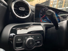 Cargar imagen en el visor de la galería, Mercedes-Benz A200 Sedan Modelo 2020
