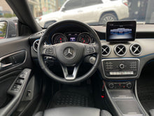 Cargar imagen en el visor de la galería, Mercedes-Benz CLA 180 Modelo 2019
