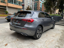 Cargar imagen en el visor de la galería, Mercedes-Benz A200 Hatchback Modelo 2022
