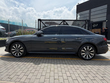 Cargar imagen en el visor de la galería, Audi A4 MHEV - Autos 93
