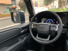 Cargar imagen en el visor de la galería, Toyota Land Cruiser Prado TXL Modelo 2025
