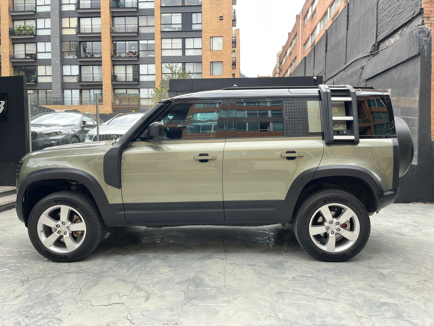 Land Rover Defender First Edition Modelo 2021