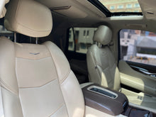 Cargar imagen en el visor de la galería, Cadillac Escalade Modelo 2015
