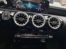 Cargar imagen en el visor de la galería, Mercedes-Benz A200 Hatchback Modelo 2022
