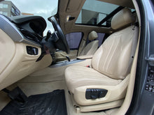 Cargar imagen en el visor de la galería, BMW X5 xDrive50I Modelo 2017
