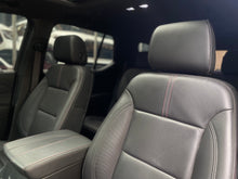 Cargar imagen en el visor de la galería, Chevrolet Traverse RS Modelo 2023
