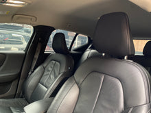 Cargar imagen en el visor de la galería, Volvo XC40 B4 Híbrido Modelo 2023
