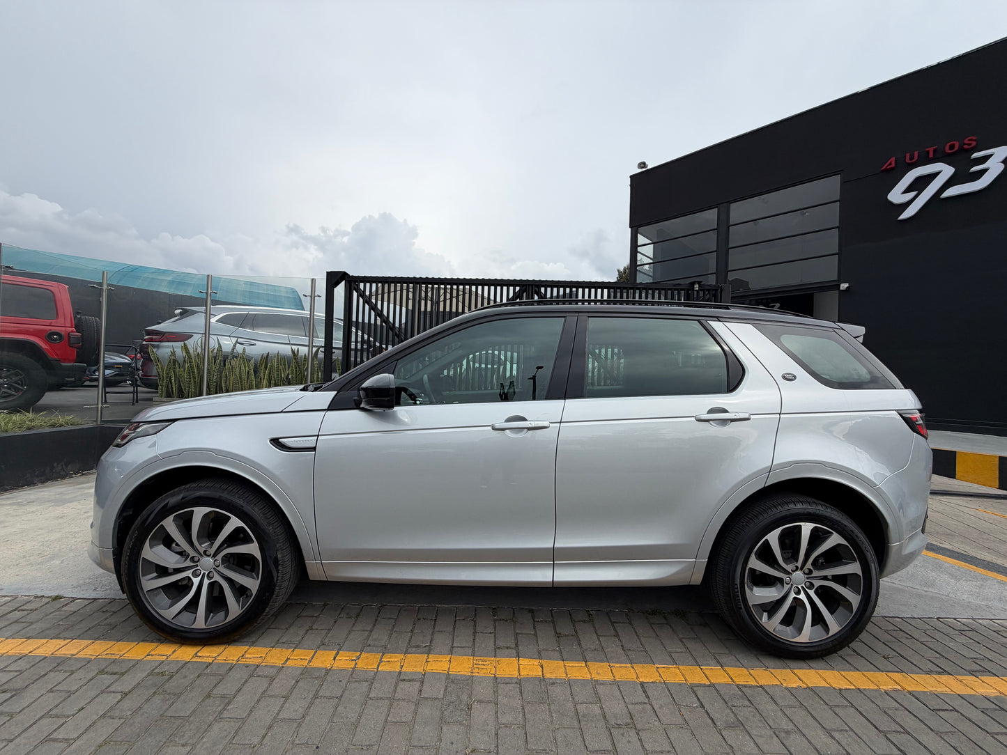 Land Rover Discovery MHEV Modelo 2023 - Autos 93