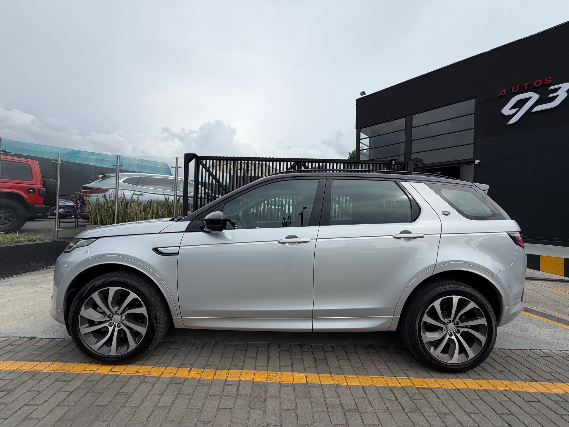 Land Rover Discovery MHEV Modelo 2023 - Autos 93