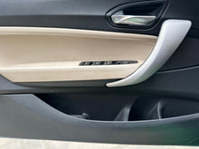 Cargar imagen en el visor de la galería, BMW M240I Cabriolet Modelo 2019
