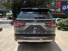 Cargar imagen en el visor de la galería, Toyota Sequoia Capstone Hibrida Modelo 2024
