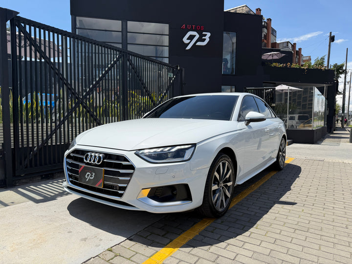 Audi A4 40TFSI Unique Edition Modelo 2023 - Autos 93